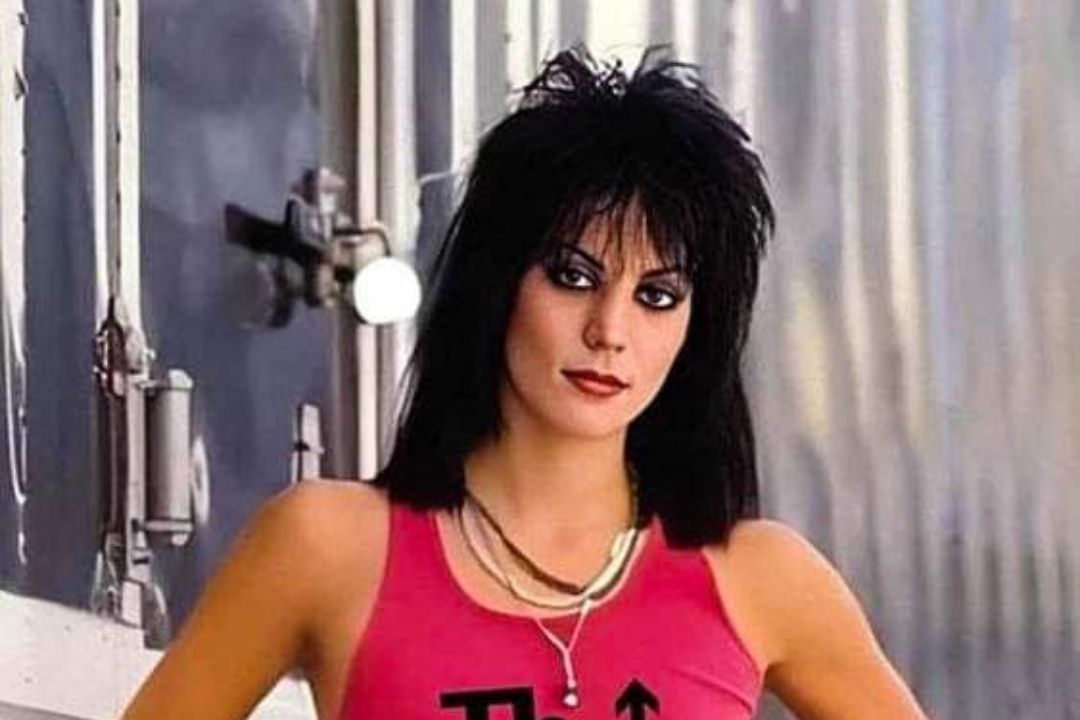 Joan Jett And the Blackhearts - I Hate Myself for Loving You 1 Thiet ke chua co ten 2025 06 30T181541.925