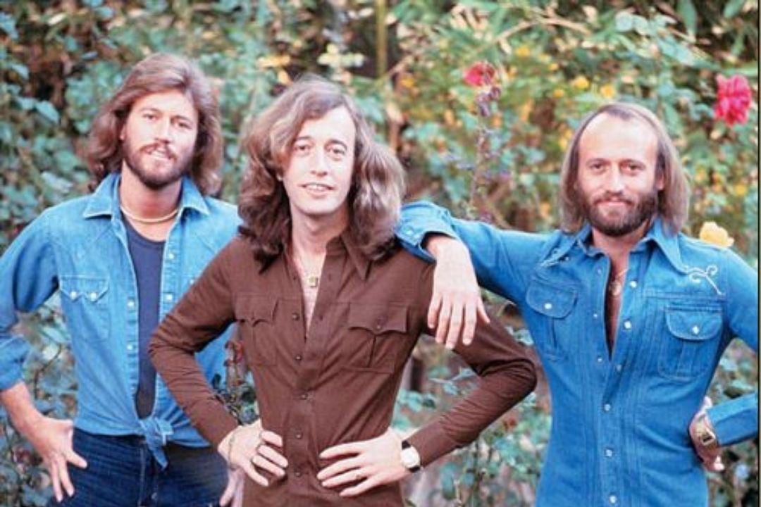 Bee Gees - Night Fever 1 Thiet ke chua co ten 48