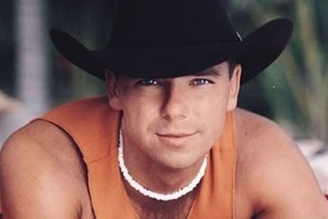 Kenny Chesney - There Goes My Life 1 Thiet ke chua co ten 2025 07 08T185146.823