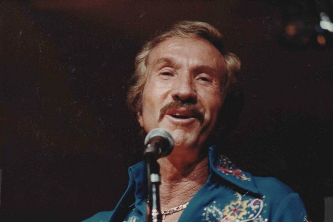 Marty Robbins - Am I That Easy To Forget 1 Thiet ke chua co ten 2025 07 11T182852.444