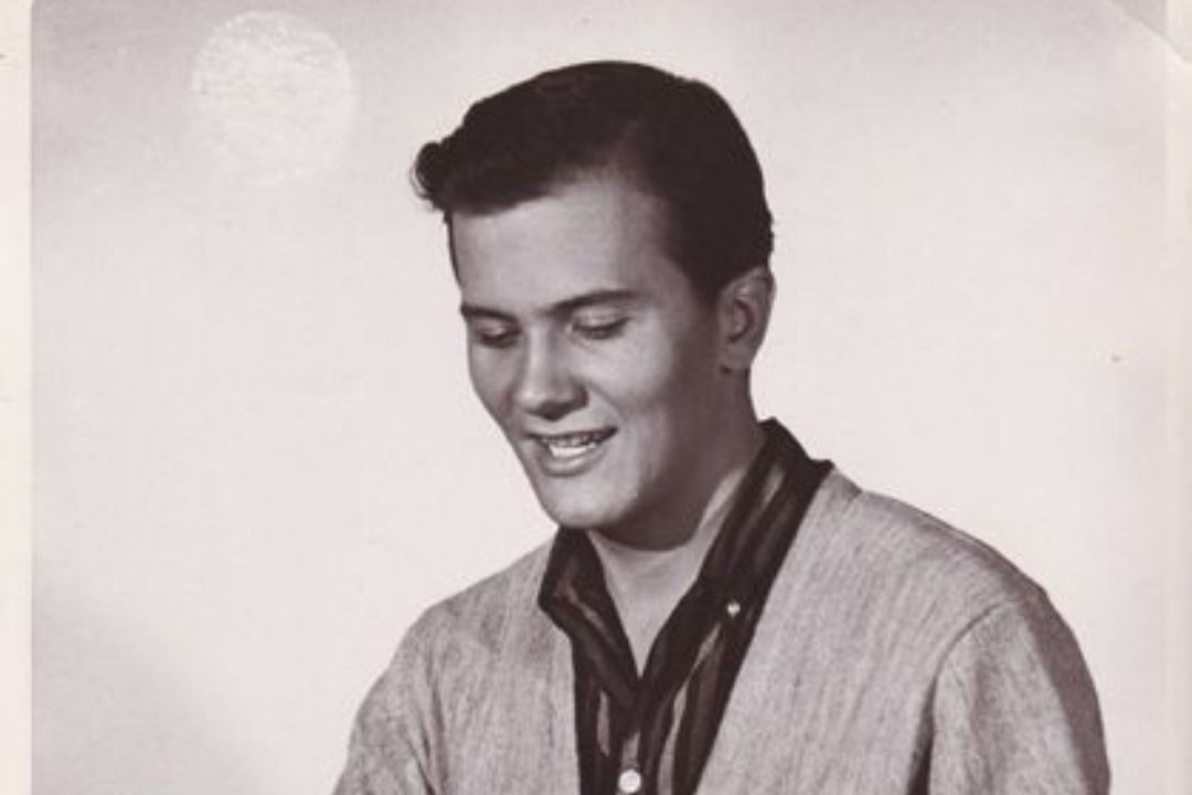 Pat Boone - Love Letters In the Sand 1 Thiet ke chua co ten 2025 07 25T175504.552