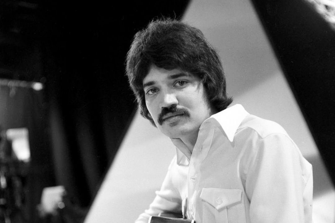 Peter Sarstedt - Where Do You Go To My Lovely 1 Thiet ke chua co ten 2025 07 25T180501.167